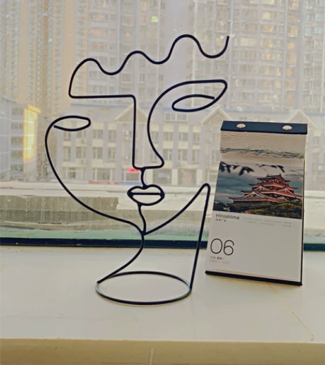 年底店铺搬迁转让北欧创意铁艺抽象艺术首饰挂...