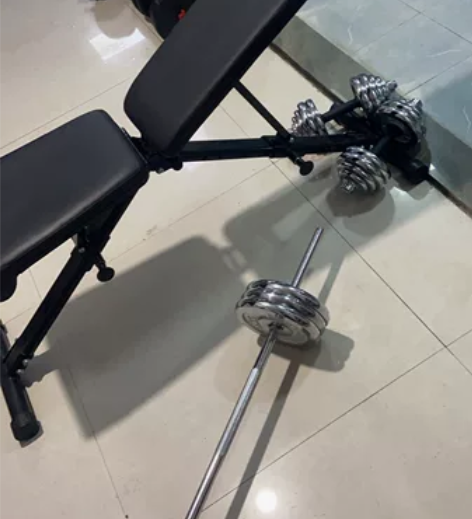 哑铃凳 还有杠铃 6个五千克的杠铃片 很新...