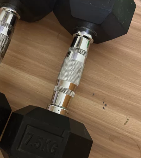 出一对7.5公斤六角哑铃， 95新 本地可...