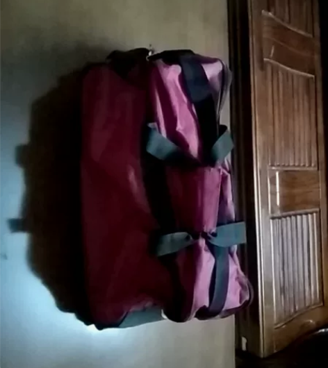 拉杆式旅行袋（红） 入手渠道：旅行社 转手...