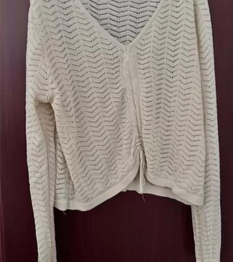 衣服太多了出闲置 米色镂空针织衫s/m码 ...