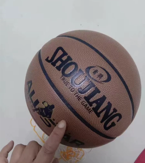 体育馆闲置处理比赛篮球全新 ，原价190元...