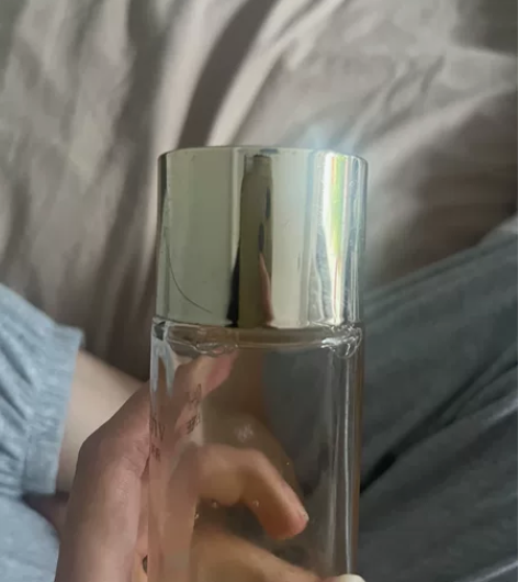 雅诗兰黛白金精华水，花精萃水批号H52，余...
