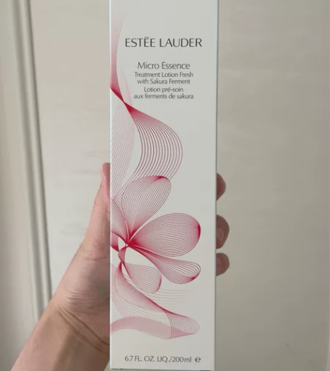 全新未拆，日期好的樱花水 专柜正品 可验货