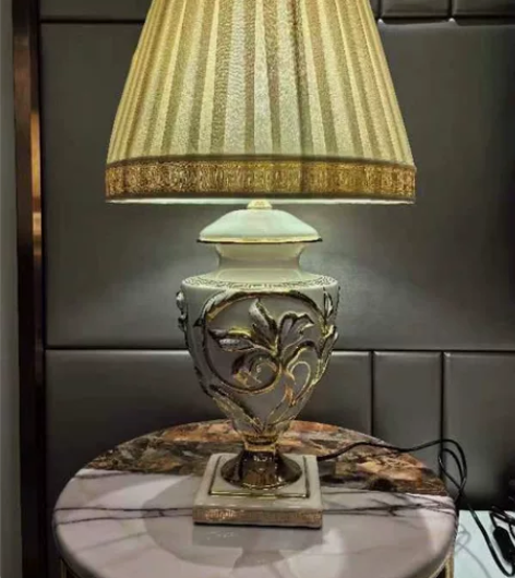 撤店亏本清仓甩卖！！！奢华陶瓷台灯，灯体高...