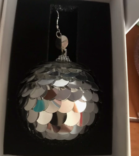 出售mac耳环一对，买口红赠与 出售首饰礼...