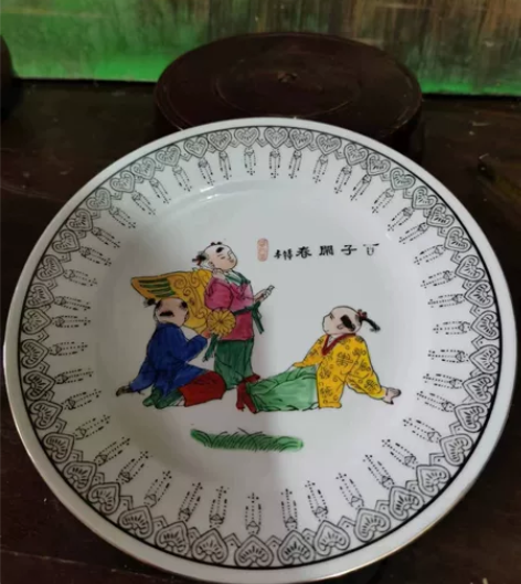 567年代,手绘百子闹春图,景德镇粉彩盘,...