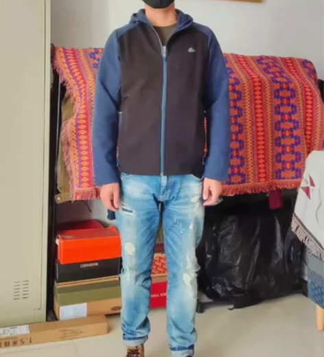 Lacoste拉科斯特，连帽卫衣。店主自留...