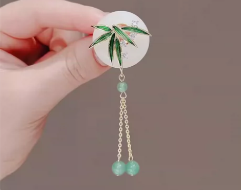 低价出！出口欧洲的全新圆月翠竹流苏胸针～ ...