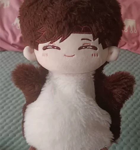 出出陆陆手偶，无破损无脏污，就是那个围兜没...