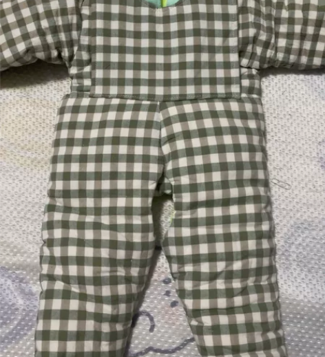 60码  全新  上衣连体裤 感兴趣的话点...