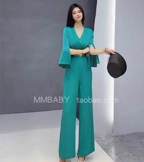 袖口开叉连体裤，面料凉爽舒适 感兴趣的话点...