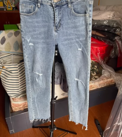 全新女士破洞牛仔裤,L码的,具体腰围尺寸看...