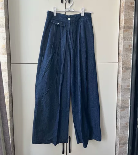 闲置阔腿牛仔裤，轻薄面料宽松 感兴趣的话点...