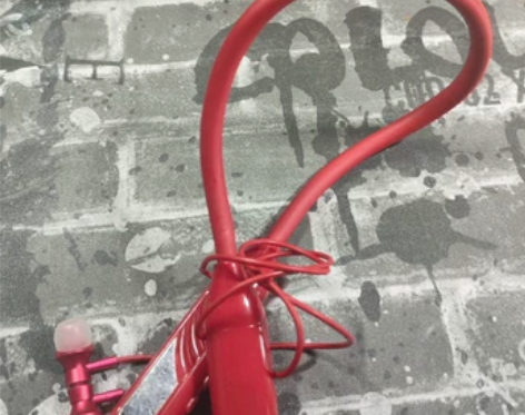 有新耳机，换一个，一切功能正常，就是跑步带...