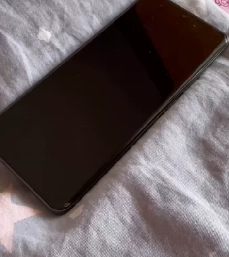 ?小米12 无划痕（边角不是磕的，是贴膜）...