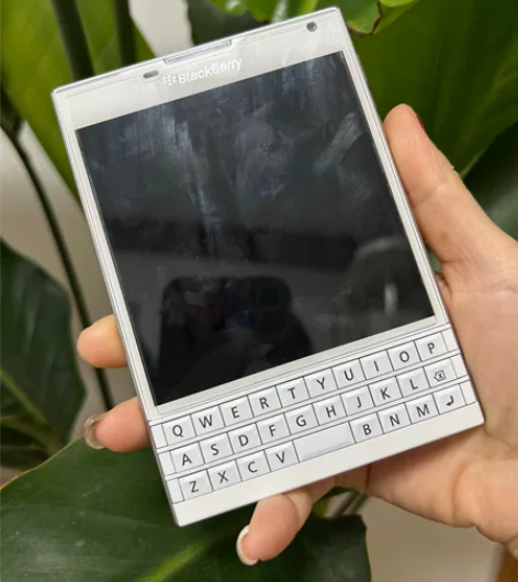 黑莓q30一代白色，黑莓护照键盘手机， 9...