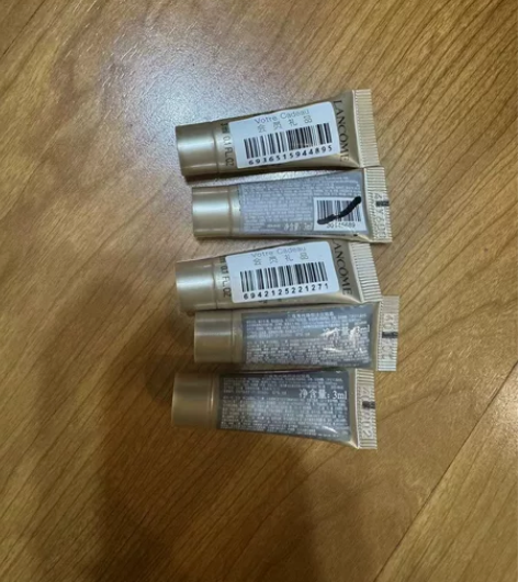 兰蔻菁纯眼霜30一个，5个包邮 感兴趣的话...