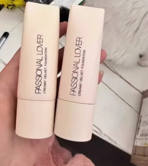 ?全新的PL看不见粉底液00号，适合白皙肤...