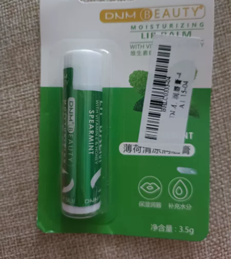 闲置全新彩妆便宜出，九宫格眼影一盒，繁星点...