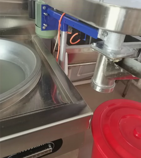 两个电磁锅，一个加高的一个不加高的还有饸饹...