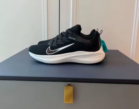 【实体店不干了】剩下一批全新未拆耐克跑步鞋...