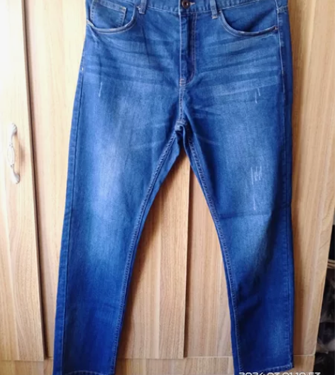 佐丹奴男款牛仔裤，直板有弹力，几乎全新，3...