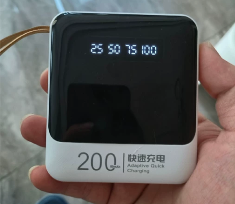 【全新包邮】充电宝耐用自带线20000mA...