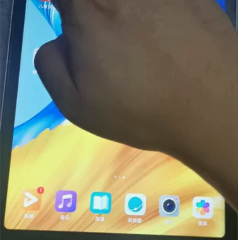 荣耀平板v6一台，6+128内存，拍照清晰...