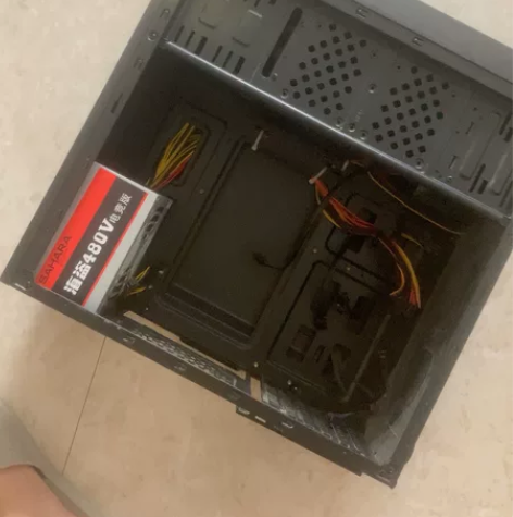 高配机箱带电源。机箱一个带海盗480V电竞...