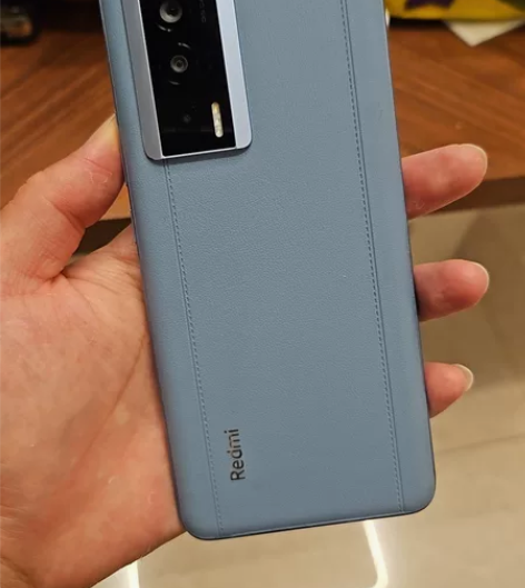 红米k60 12+256 素皮后盖,成色总...