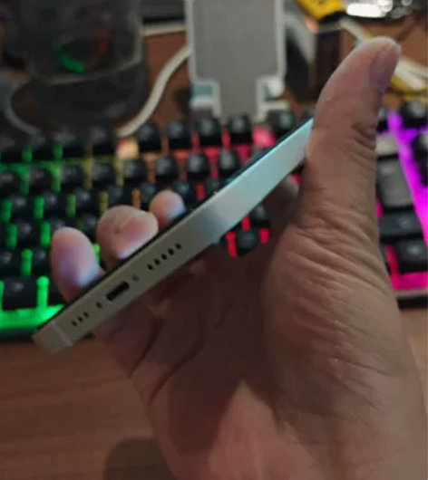 媳妇儿自用的苹果14,非常爱惜!一切功能正...