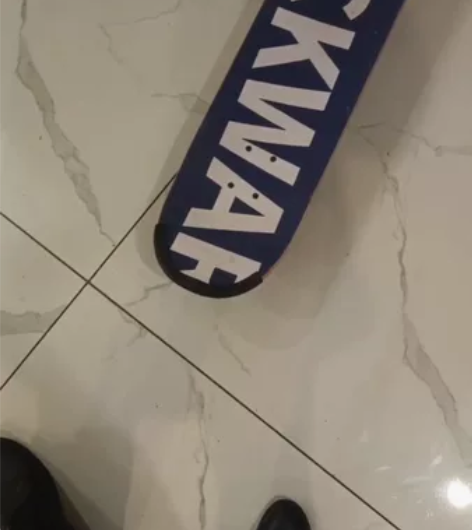 出 deckwar 滑板 同城出 可以快递...