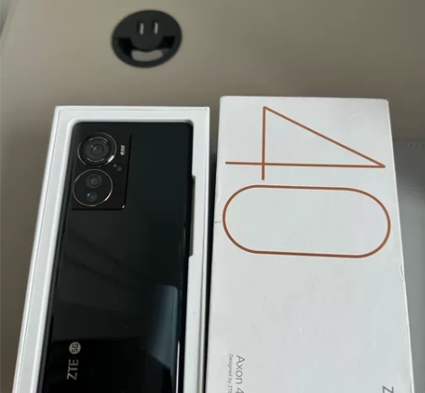 ?中兴Axon40pro，  高通骁龙87...