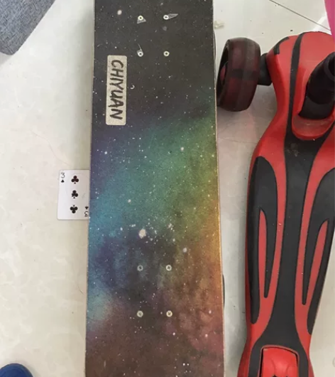 星空驰远滑板没怎么用过还挺新的，谁要谁跟我...