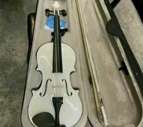 准备出国留学带不走转让原价2000多的古典...