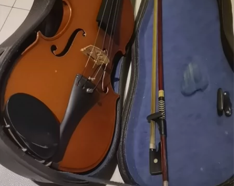 1984年买的金雀小提琴, 尺寸4/4。爱...