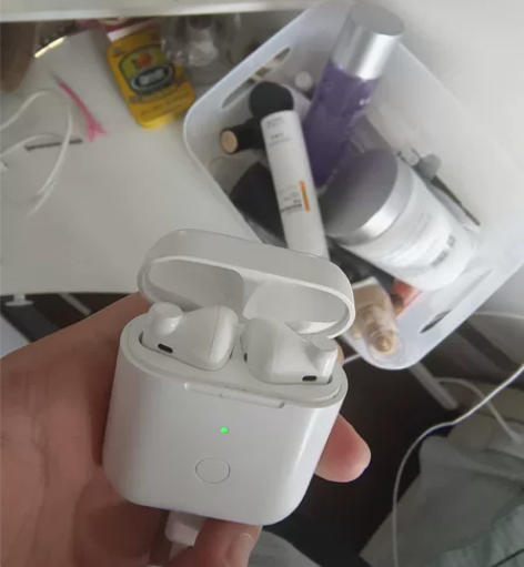 qcy t8耳机，成色不错，耳机续航不太行...