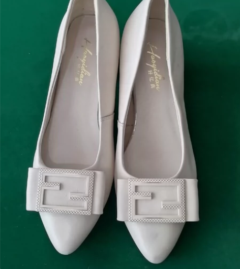 关注包邮 妈妈鞋软底女春季单鞋2023年新...