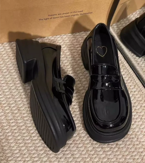 【全新包邮】(特价清仓) 黑色厚底乐福...