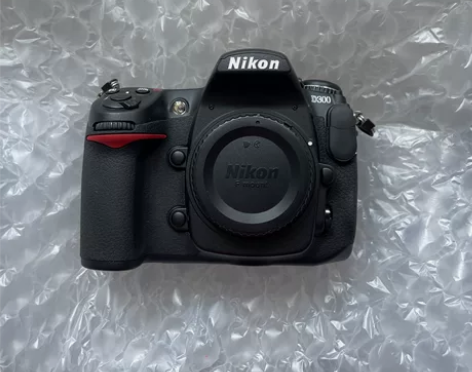 尼康d300单反相机，快门仅4k多 成色几...
