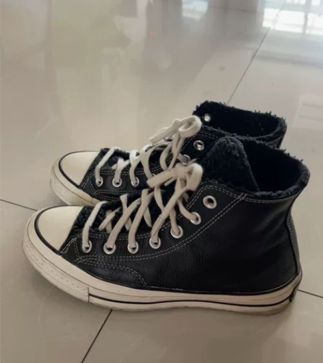 匡威高帮真皮黑色带绒的鞋子 感兴趣的话点“...