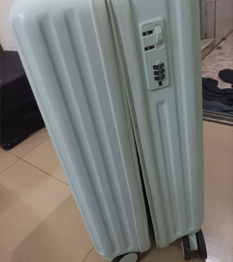 出一个拉杆密码箱！买来没怎么用，一直闲置在...