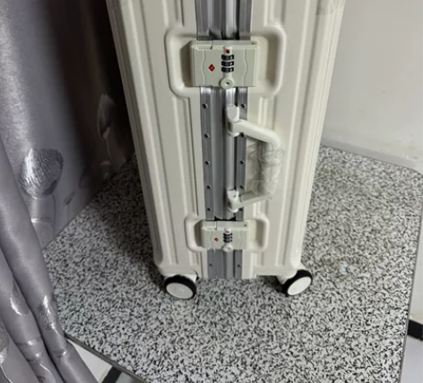 （全新未使用）铝框行李箱22寸118元顺丰...
