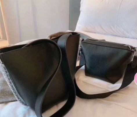 子母包。背过了。有点小瑕疵，基本看不出来 ...