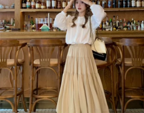 ?迟伞伞 木兰沁秋 垂坠感蛋糕卡其色半身长...