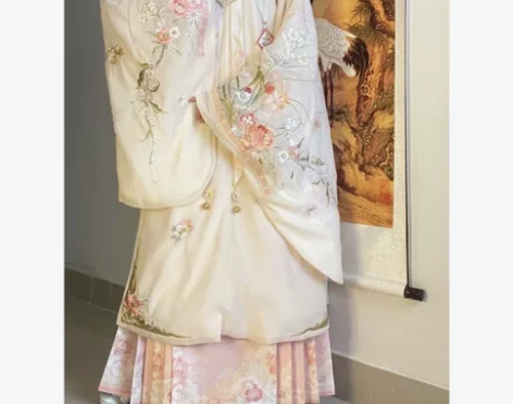 簪花款的汉服——玉术花团酥可是第一名哦 快...