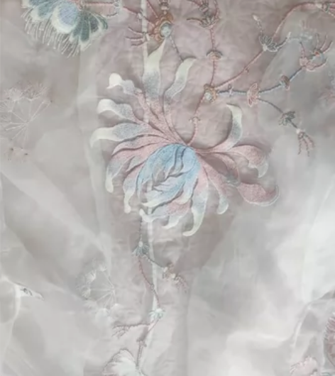 都城南庄刺绣披风 感兴趣的话点“我想要”和...