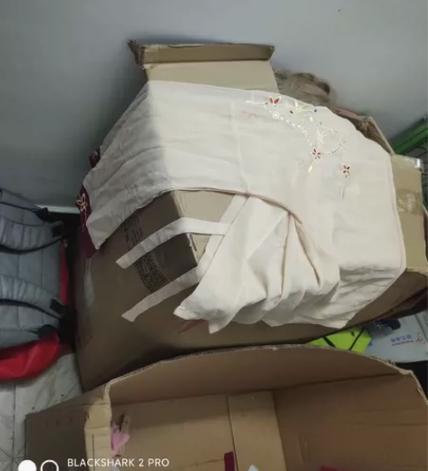 骁熊汉服一套加团扇一把！！！ 感兴趣的话点...