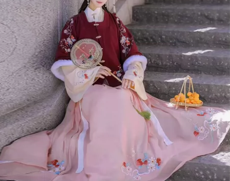 明制汉服十成新！ 配色绝美，遮肉显瘦！ 超...